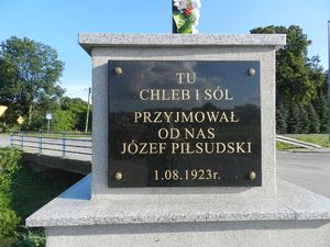 Pomnik w Wierzchowiskach