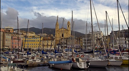Bastia, port i kościół St-Jean-Baptiste