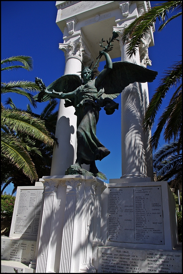 Calvi, posąg ku czci ofiar  II wojny światowej