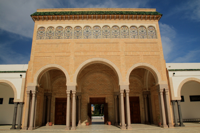 wejście na dziedziniec meczetu