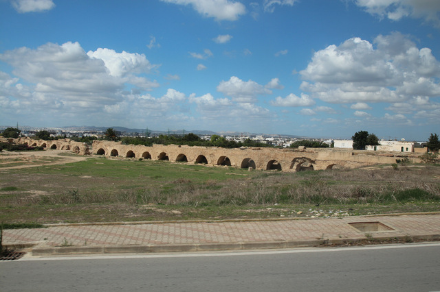 Rzymski adwedukt w okolicach Tunisu