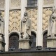 Rzeźby nad portalem- św.Mikołaj, Jadwiga Śląska i św. Jan Nepomucen 