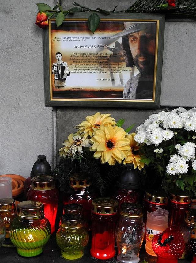 Przy grobie Czesława Niemena w katakumbach