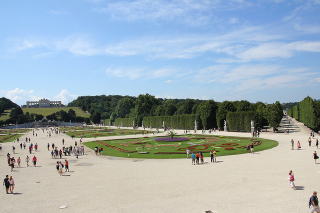 Fragment ogromnego parku w Schönbrunn