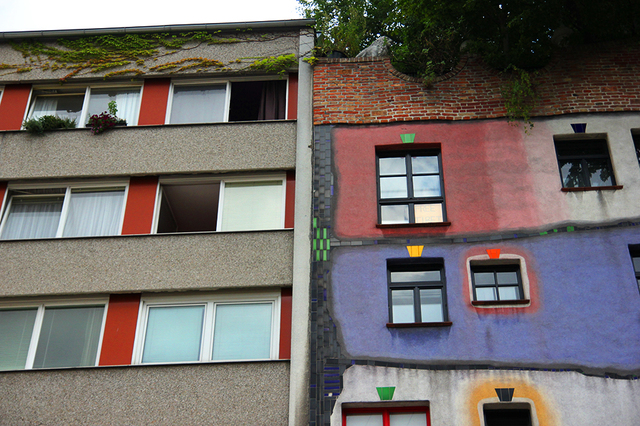 Hundertwasserhaus: w opozycji