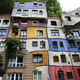 Dom Hundertwassera – szalona architektura w harmonii z naturą