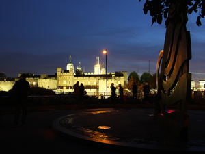 Tower of London – widok przy wyjściu z metra