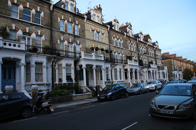 Szeregowe kamienice w stylu wiktoriańskim – West Kensington