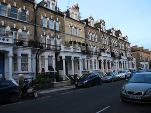 Szeregowe kamienice w stylu wiktoriańskim – West Kensington