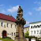 Pomnik Jana Nepomucena przed zamkiem.