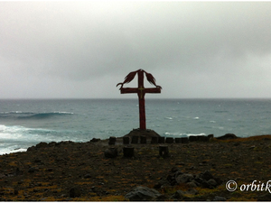 7. Krzyż z delfinami w stylu Rapa Nui
