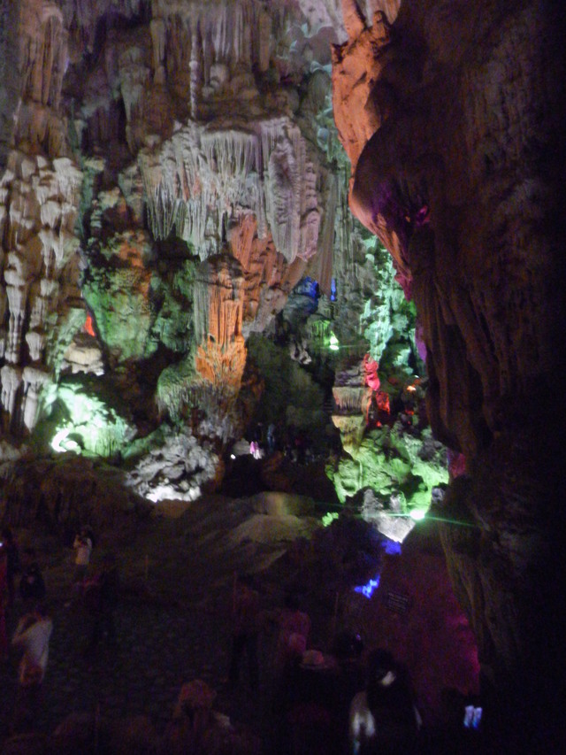 Jaskinia w zatoce Ha Long