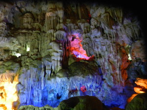 Jaskinia w zatoce Ha Long