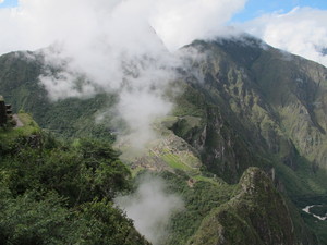 widok z Huayna Picchu na Machu Picchu