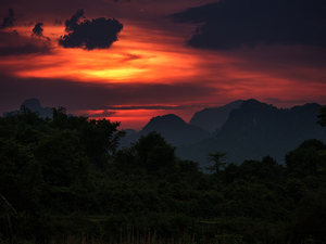 Zachód słońca nad Vang Vieng