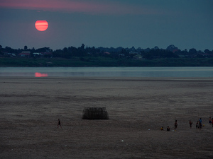 Zachód słońca nad Mekongiem