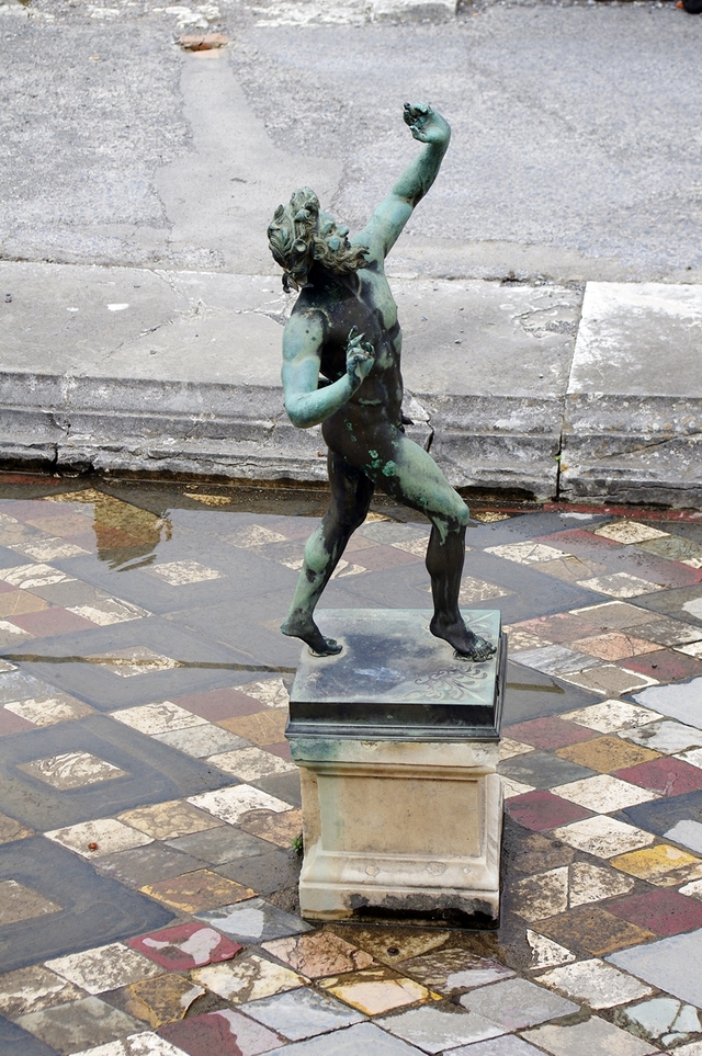 Pompeje, figurka tańczącego fauna