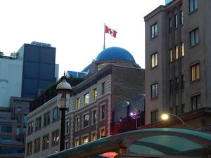 Wieczorne Yonge Dundas Squere,Toronto,Ontario,Canada