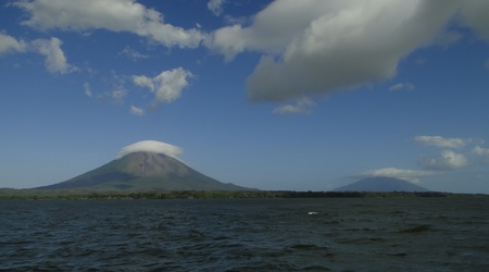 Ometepe, wulkany Concepion [ wyższy ] i Maderas 
