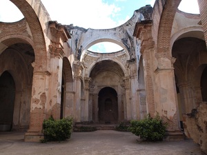 Antigua, katedra częściowo wciąż nieodbudowana 