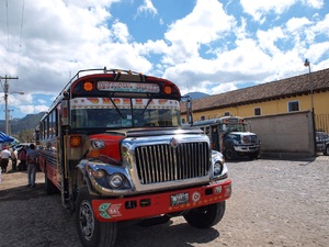 Antigua, chicken bus