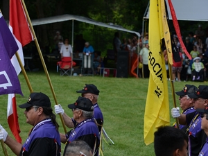 Wejscie weteranow na festiwalu Pow-Wow,Oshweken,Canada