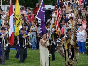 Przemarsz weteranow, na festiwalu Pow-Wow,Oshweken,Canada