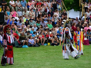 Tance na festiwalu Pow-Wow,Oshweken,Canada