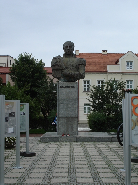 Pomnik Gen. Jozefa Bema w Ostrołęce.