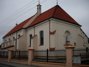 Kościół parafialny p.w. Świętej Trójcy.