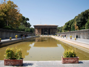 Esfahan, Czehel Sotun - pałac ogrodowy,