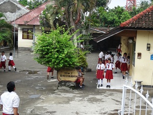 Szkoła  w Lovinie
