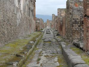 25734037 - Pompeje Pochmurne przedpołudnie w Pompejach