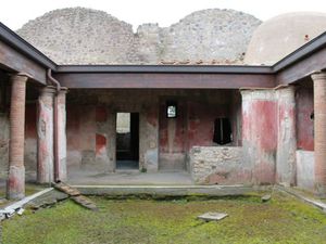 25734046 - Pompeje Pochmurne przedpołudnie w Pompejach