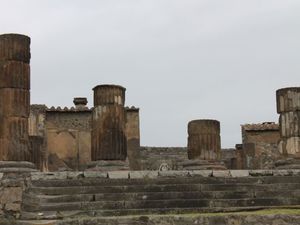 25734049 - Pompeje Pochmurne przedpołudnie w Pompejach