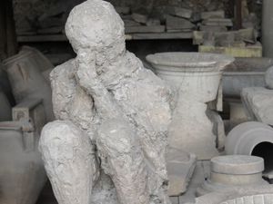 25734051 - Pompeje Pochmurne przedpołudnie w Pompejach