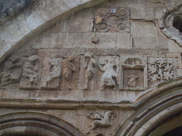Reliefy kościoła
