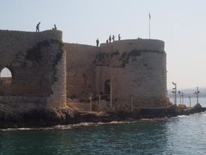 Zamek Panny - mury obronne