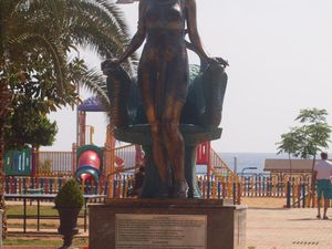 Kleopatra -  pomnik i plaża