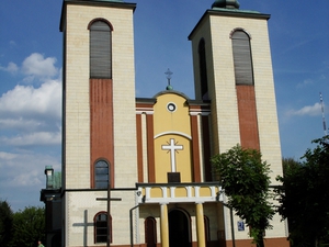 Kościół parafialny Podwyższenia Krzyża Świętego w Piaskach.