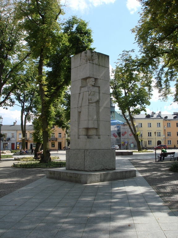 Pomnik poświęcony bohaterom II wojny światowej.