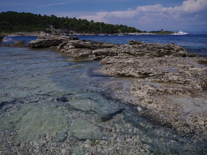 Kamienista plaża w Gaios