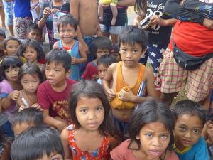 dzieci z cmentarza Północnego w Manili 