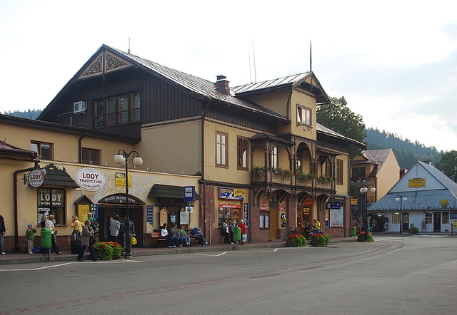 Budynki w rynku w Krościenku.