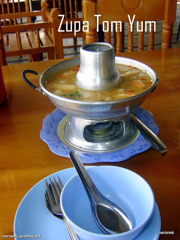 tradycyjna tajska zupa  Tom Yum 