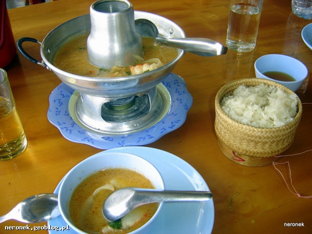 tradycyjna tajska zupa  Tom Yum 