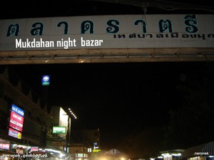 Nocny bazar  w Mukdahan