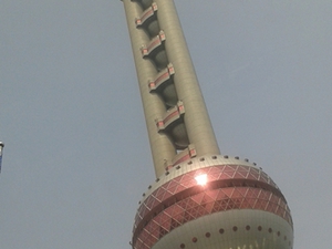 25751351 - Szanghaj TV Tower przy Huangpu