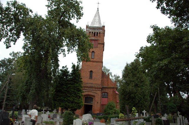 kościół i krzywa wieża
