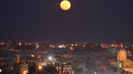 Malta, Valletta by night